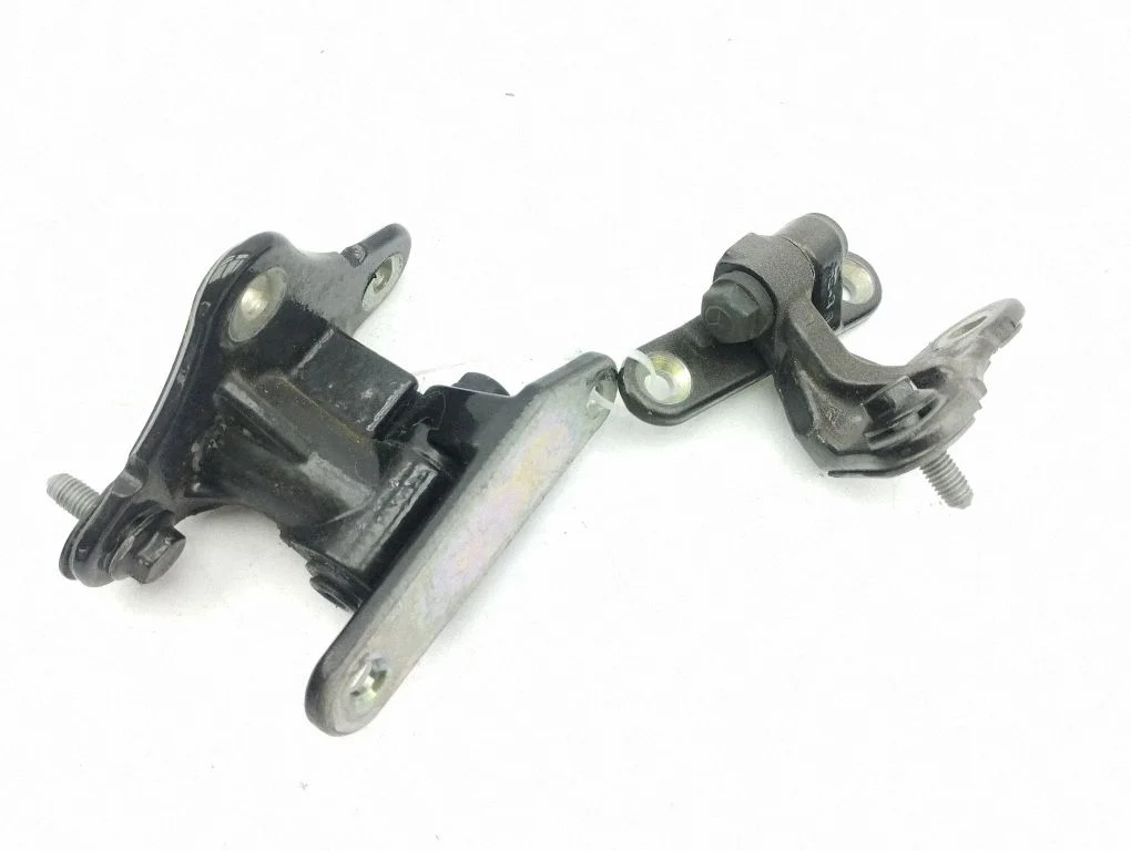 Esiukse hingede komplekt – Mercedes-Benz ML-klass W164 (2005-2011)