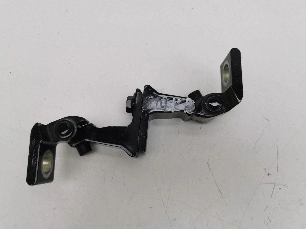 Esiukse hingede komplekt – Skoda Octavia Mk4 (2019-)