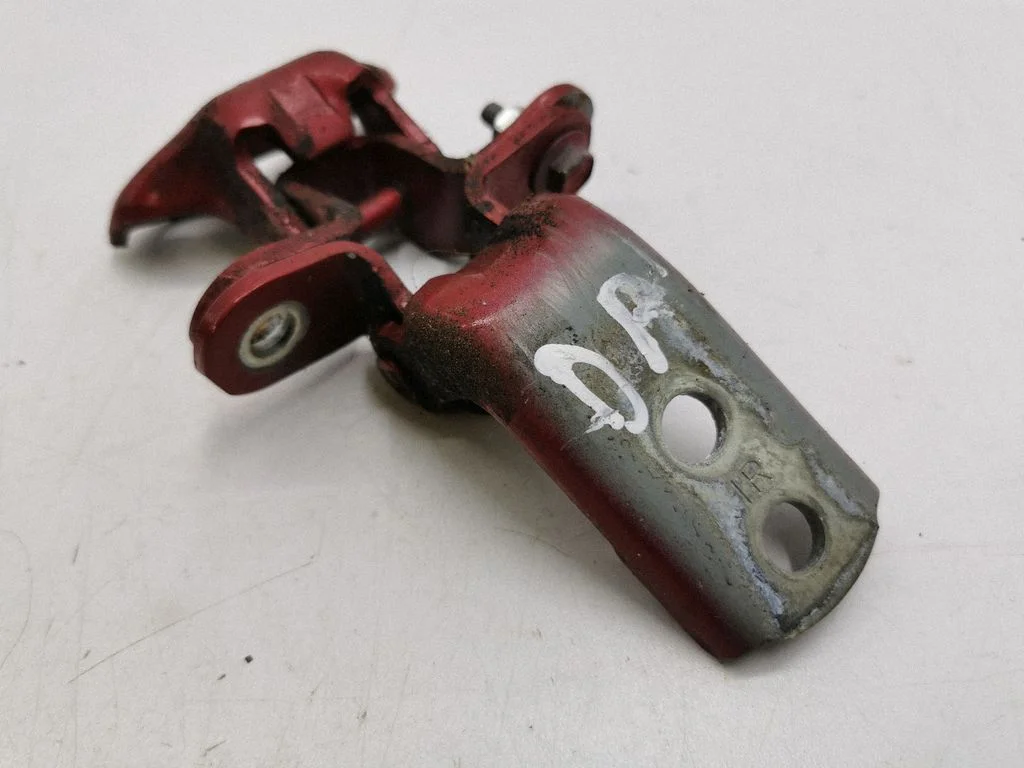 Esiukse hingede komplekt – Toyota RAV 4 (XA40) (2012-2018)