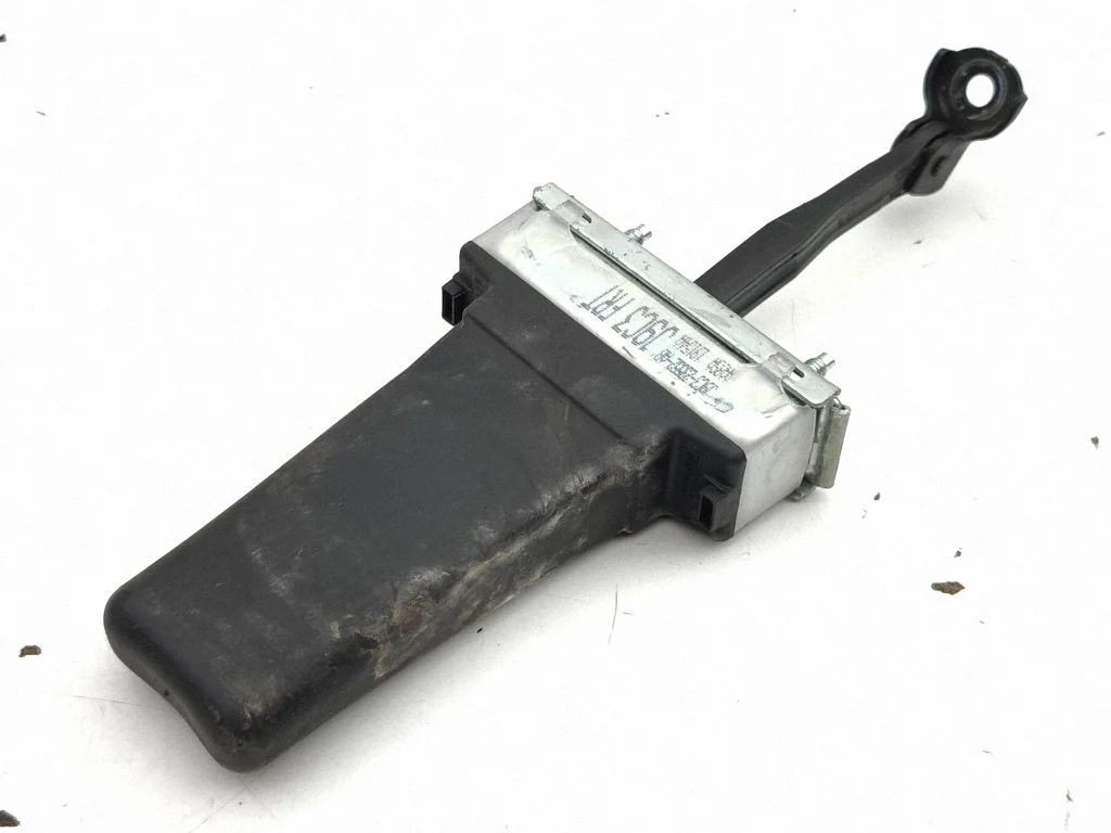 Esiukse avamispiiraja J9C323552AB