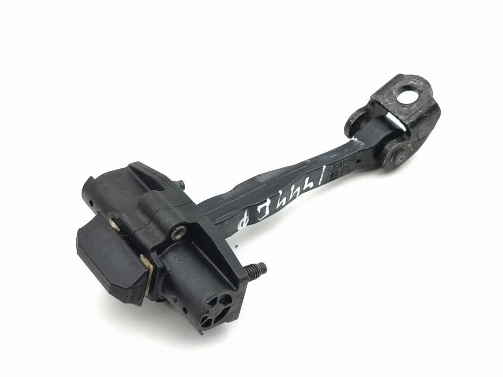 Front door check strap stopper 31479059