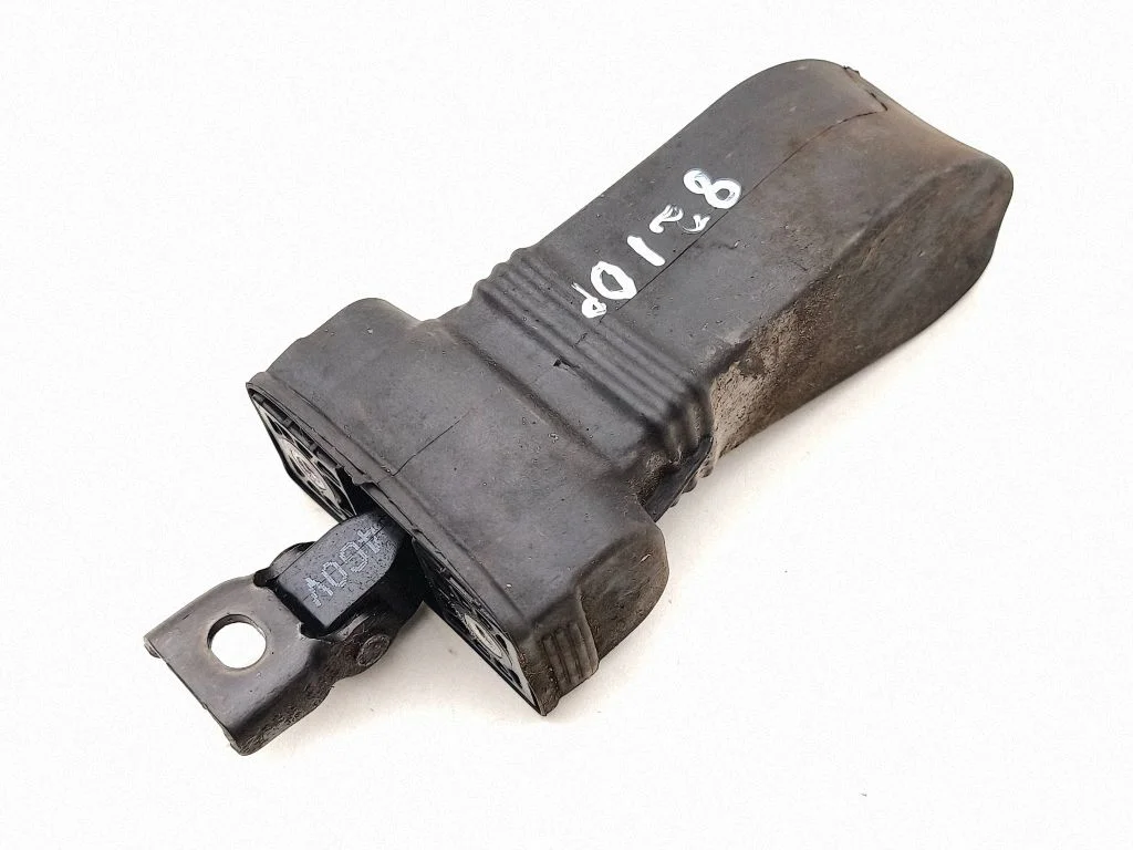 Front door check strap stopper 4G0837267