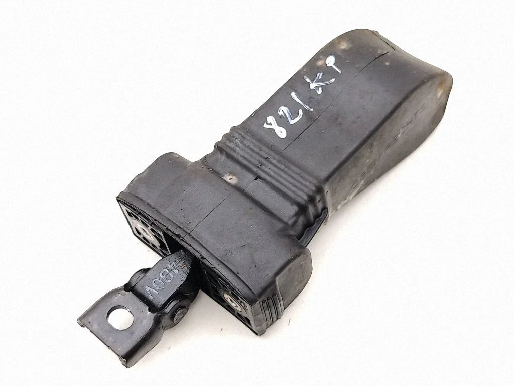 Front door check strap stopper 4G0837267