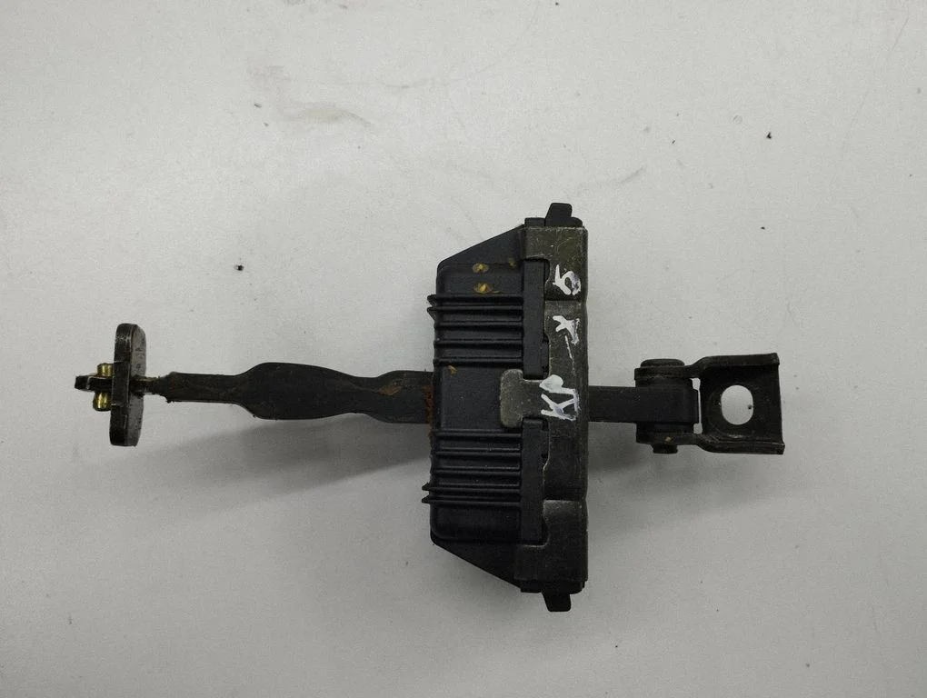 Front door check strap stopper 8402502