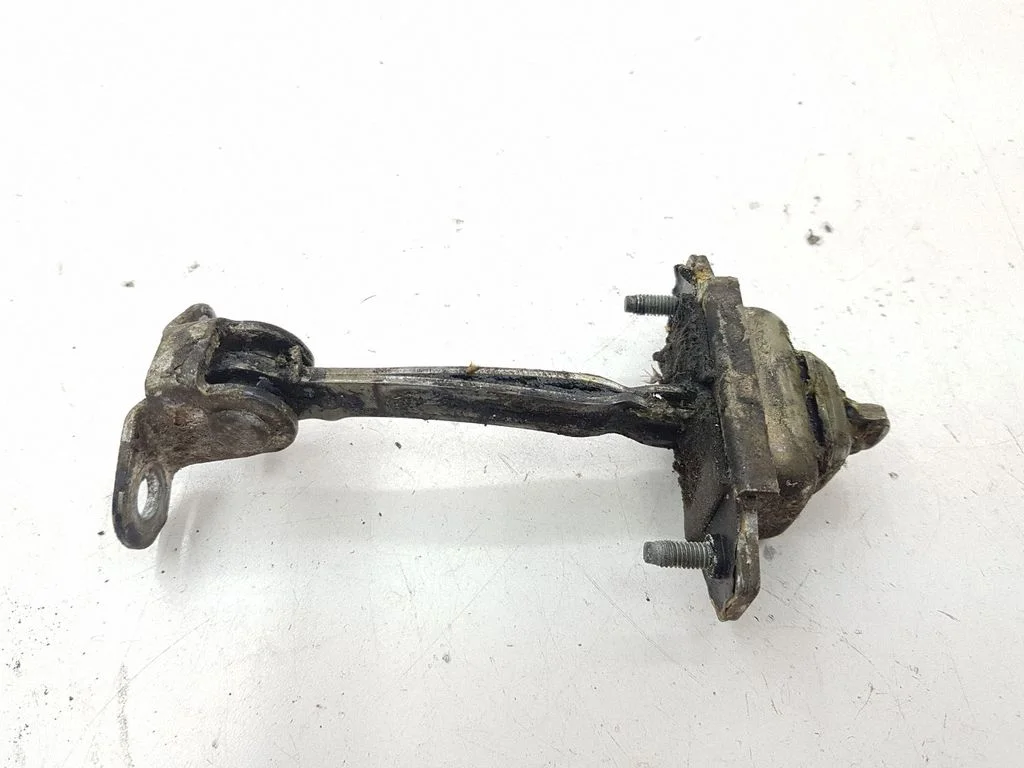 Front door check strap stopper – Ford Mondeo MK II (1996-2000)