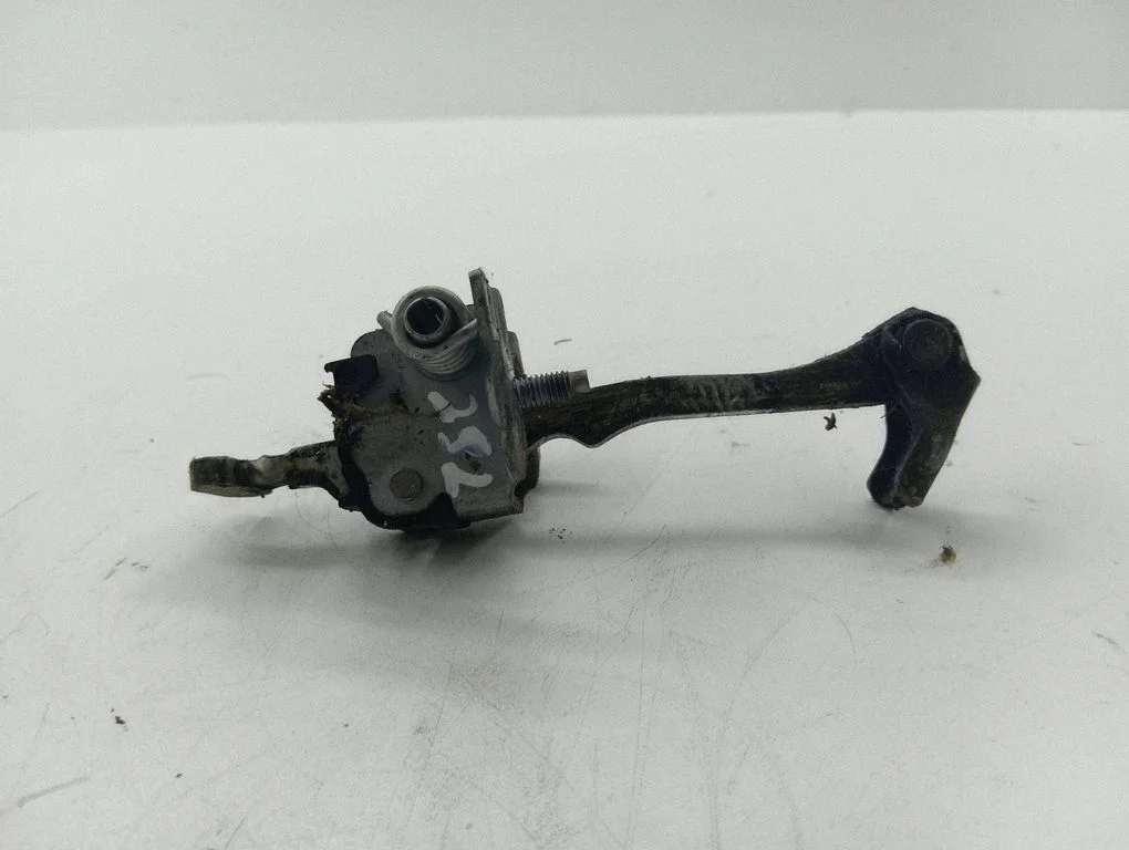 Front door check strap stopper 09229749