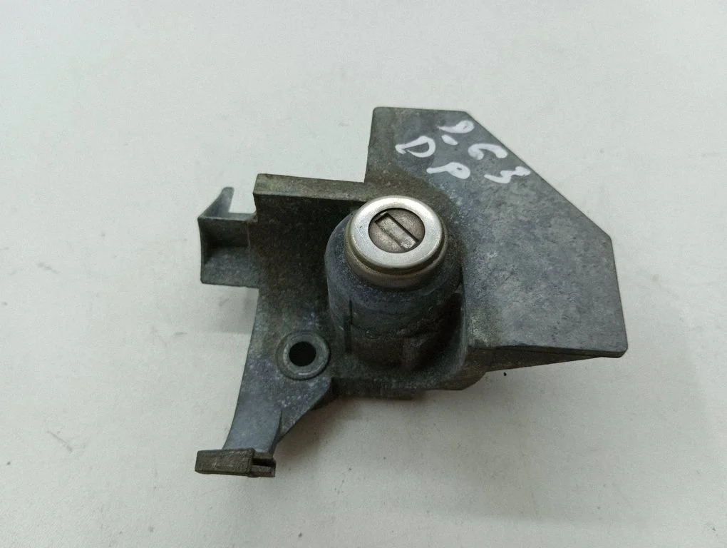 Front door lock (next to the handle) 146446