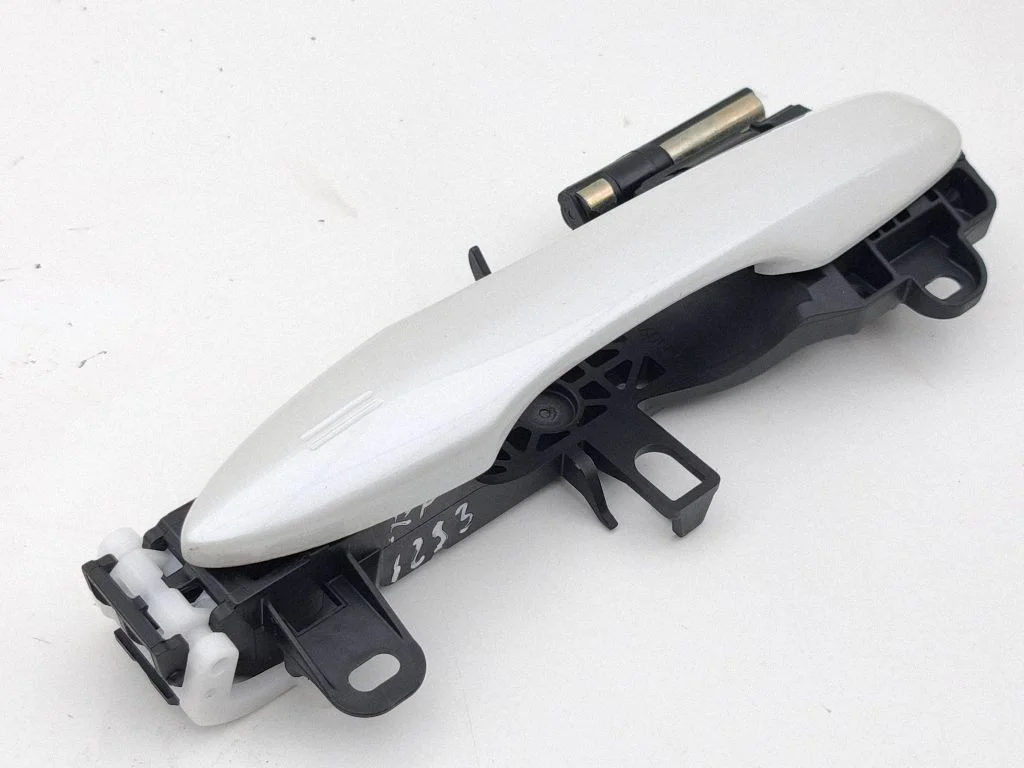 Front door exterior handle – left