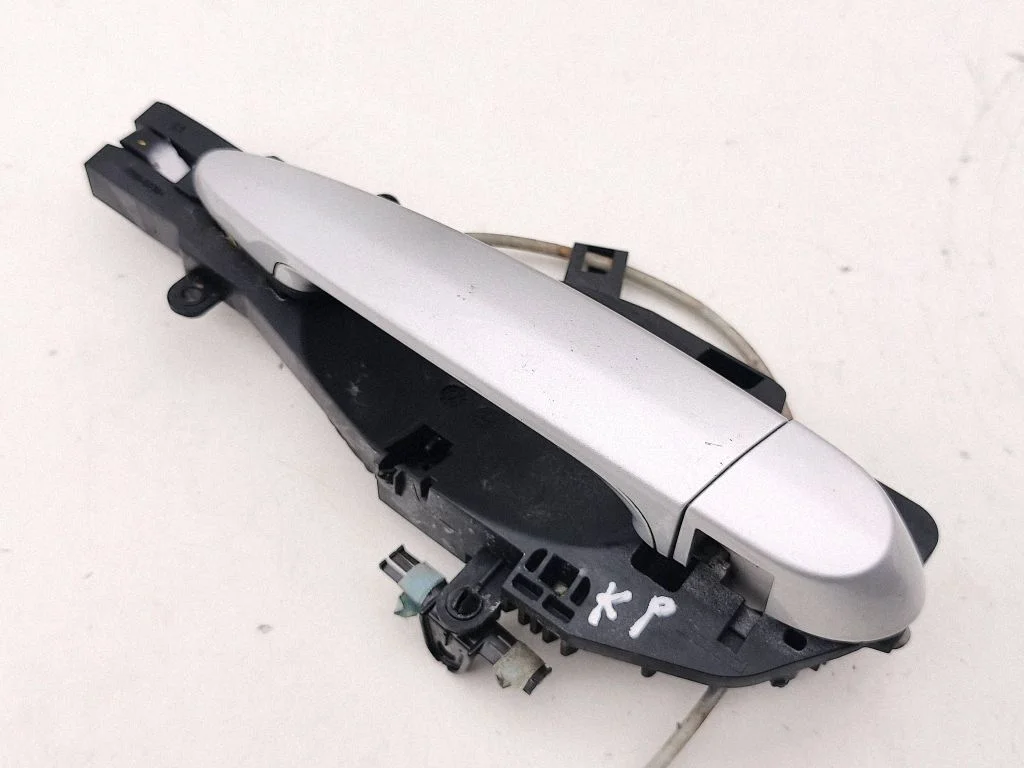 Front door exterior handle – left