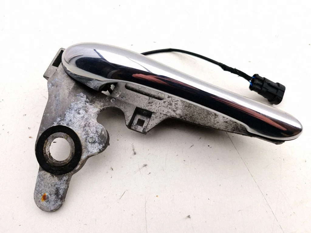 Front door exterior handle – right