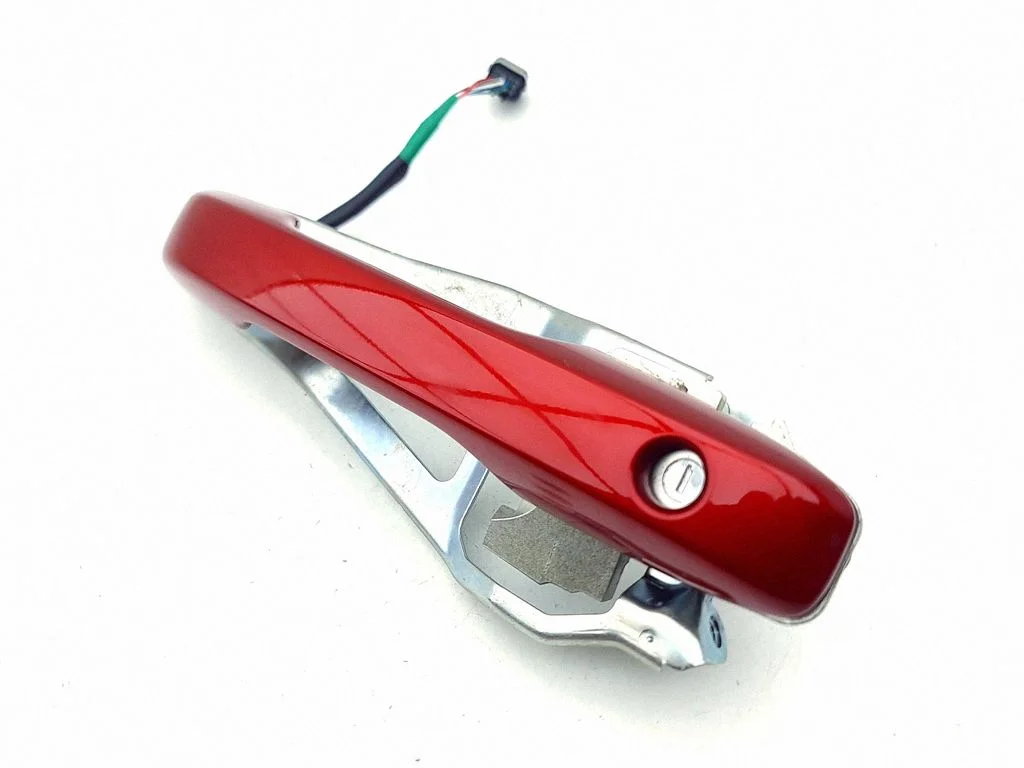 Front door exterior handle – right
