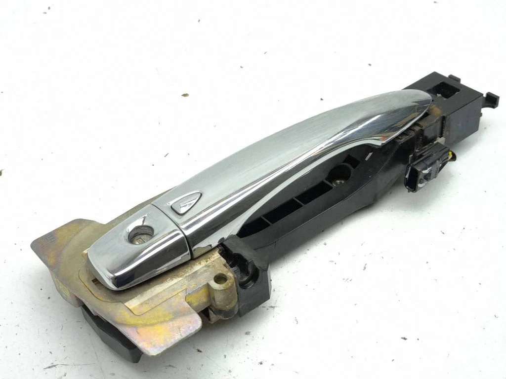 Front door exterior handle – right