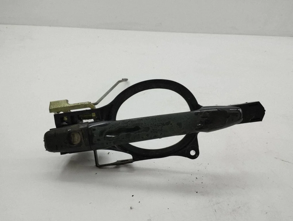 Front door exterior handle – right