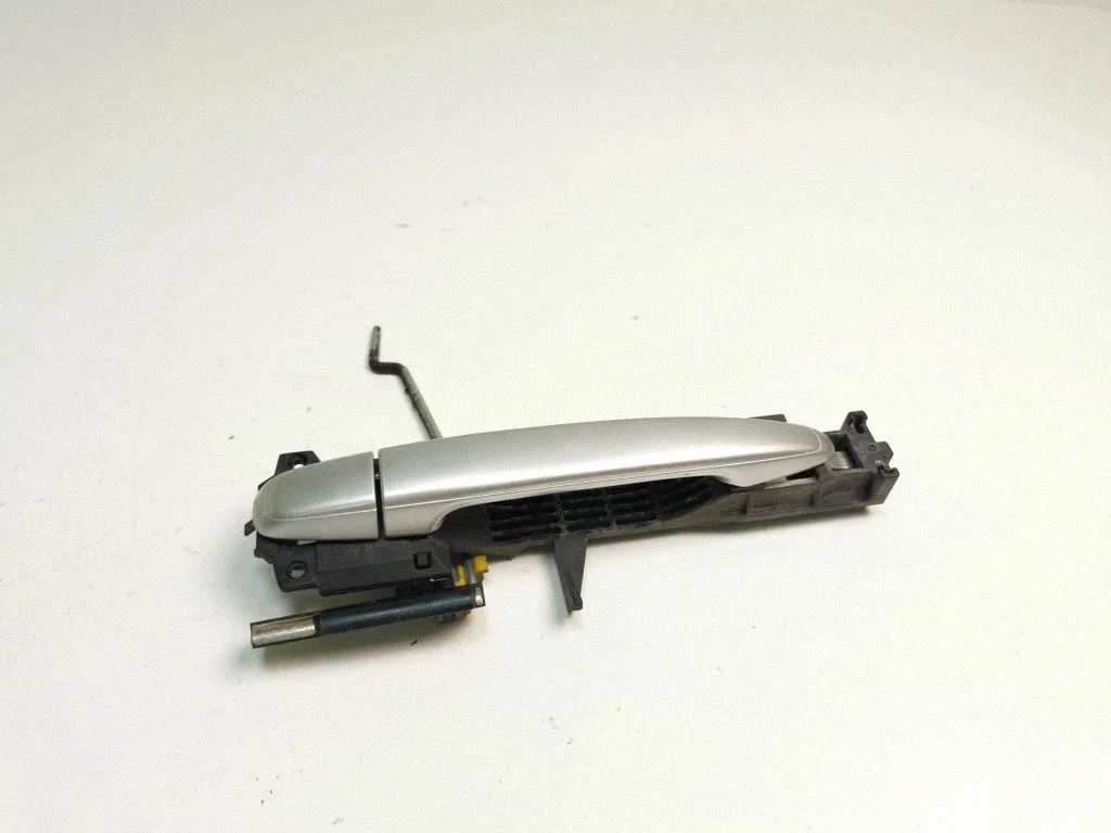 Front door exterior handle – left