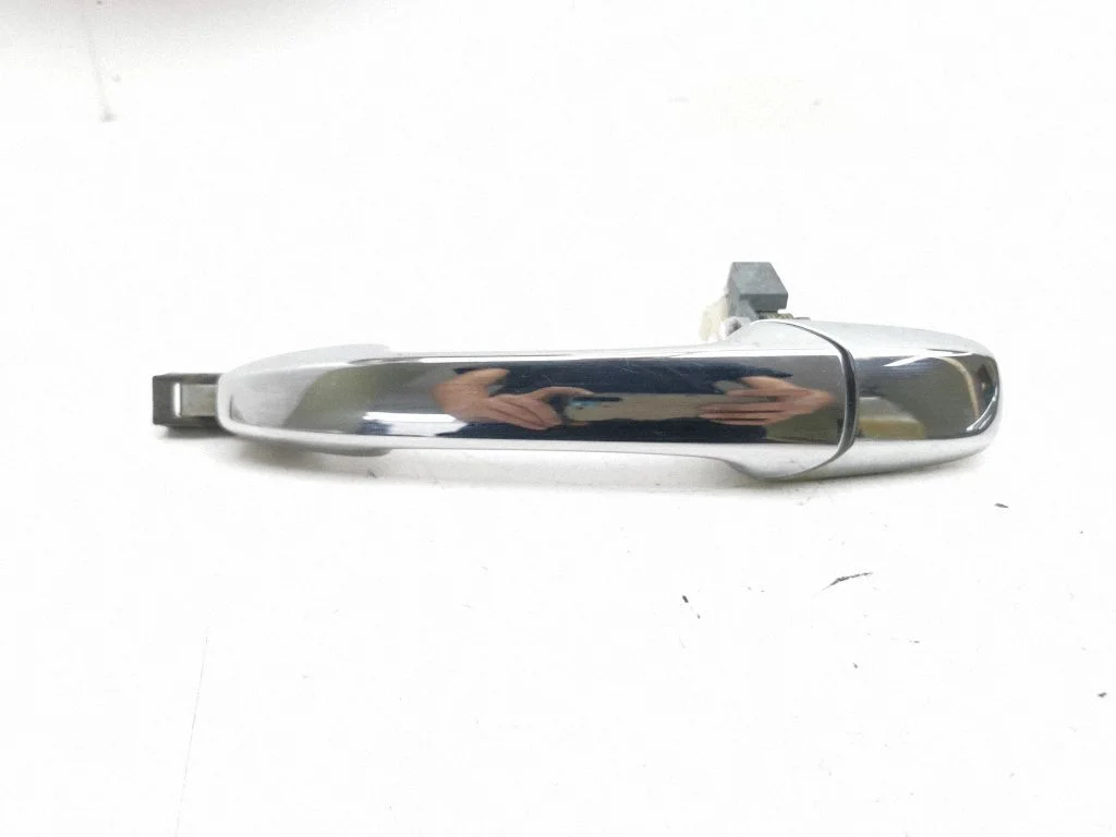 Front door exterior handle – left