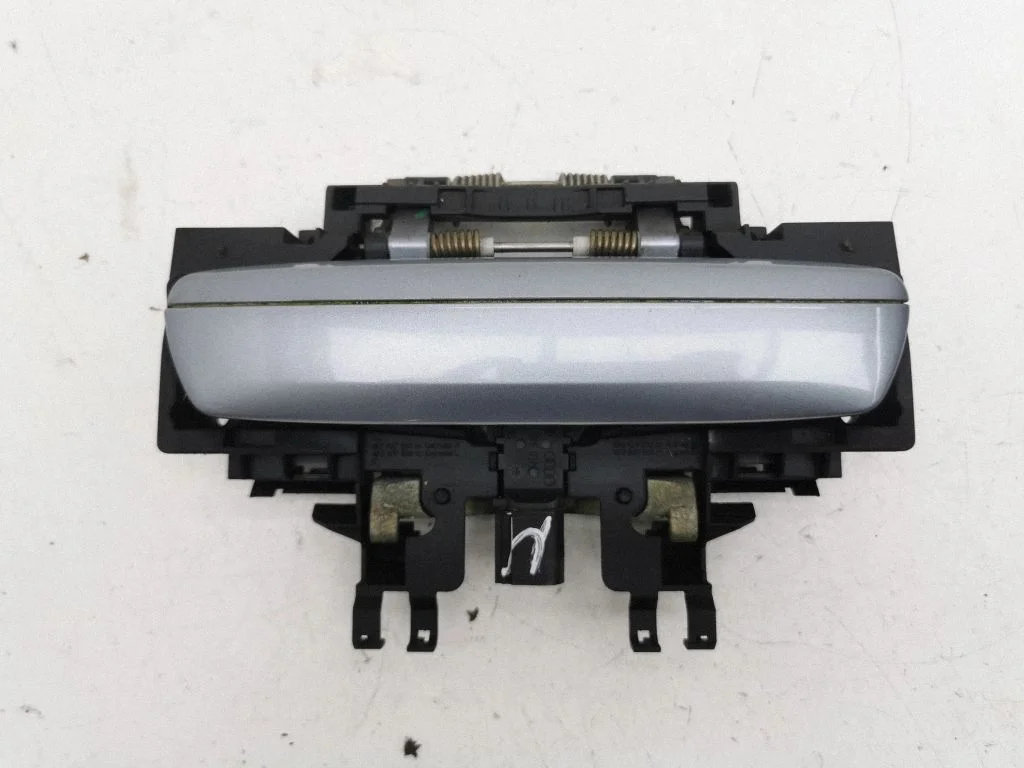 Front door exterior handle – left