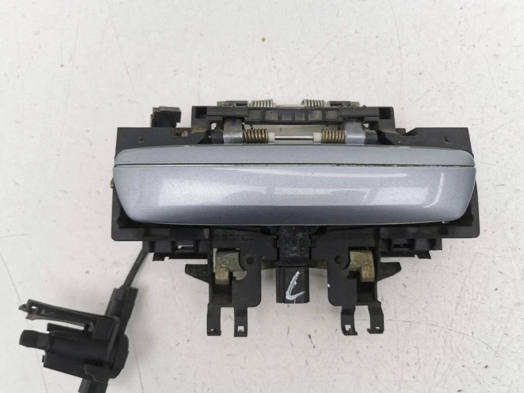 Front door exterior handle – right