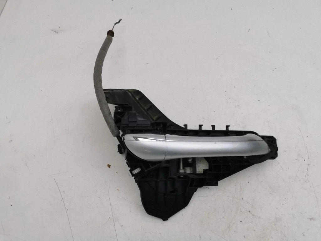 Front door exterior handle – right