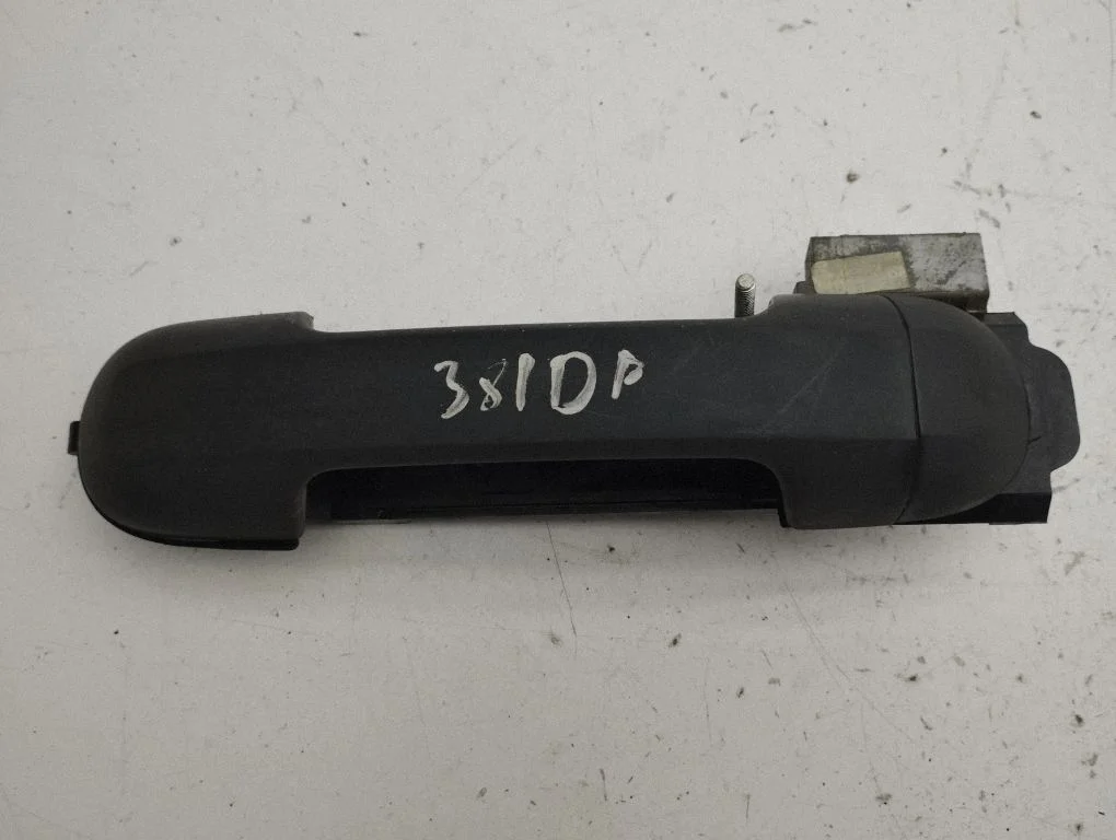 Front door exterior handle – right