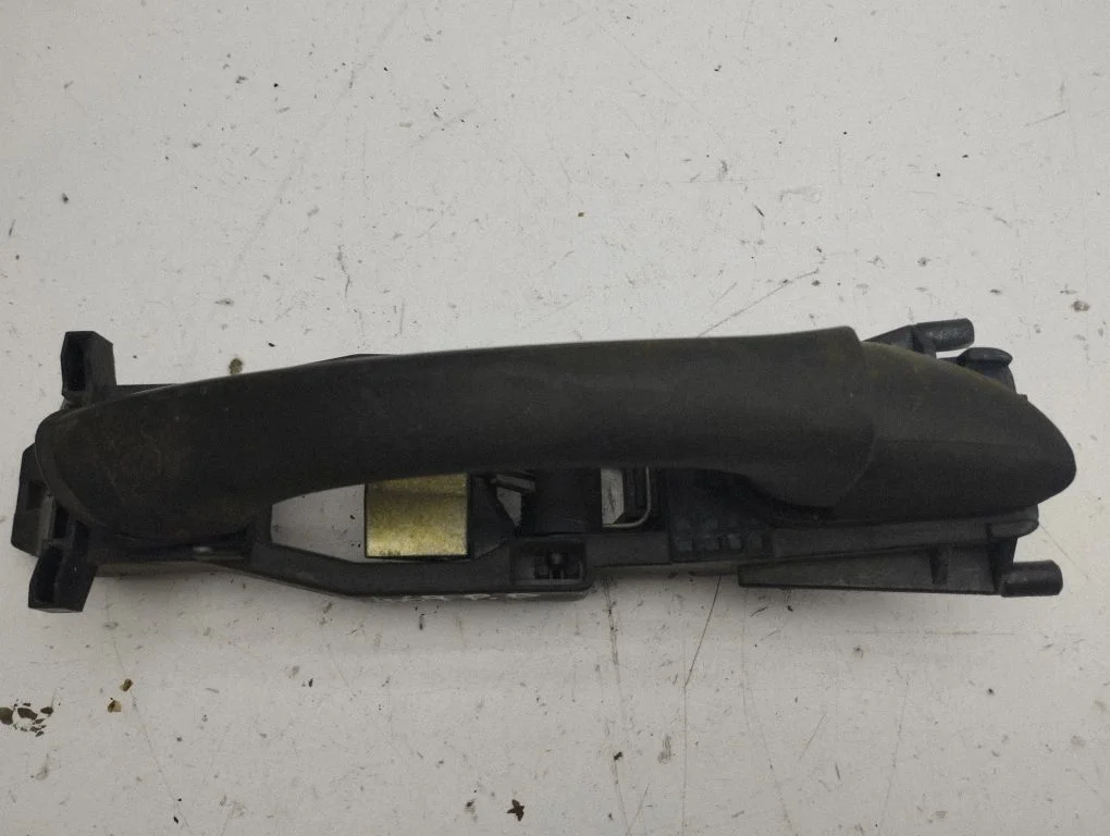 Front door exterior handle – right