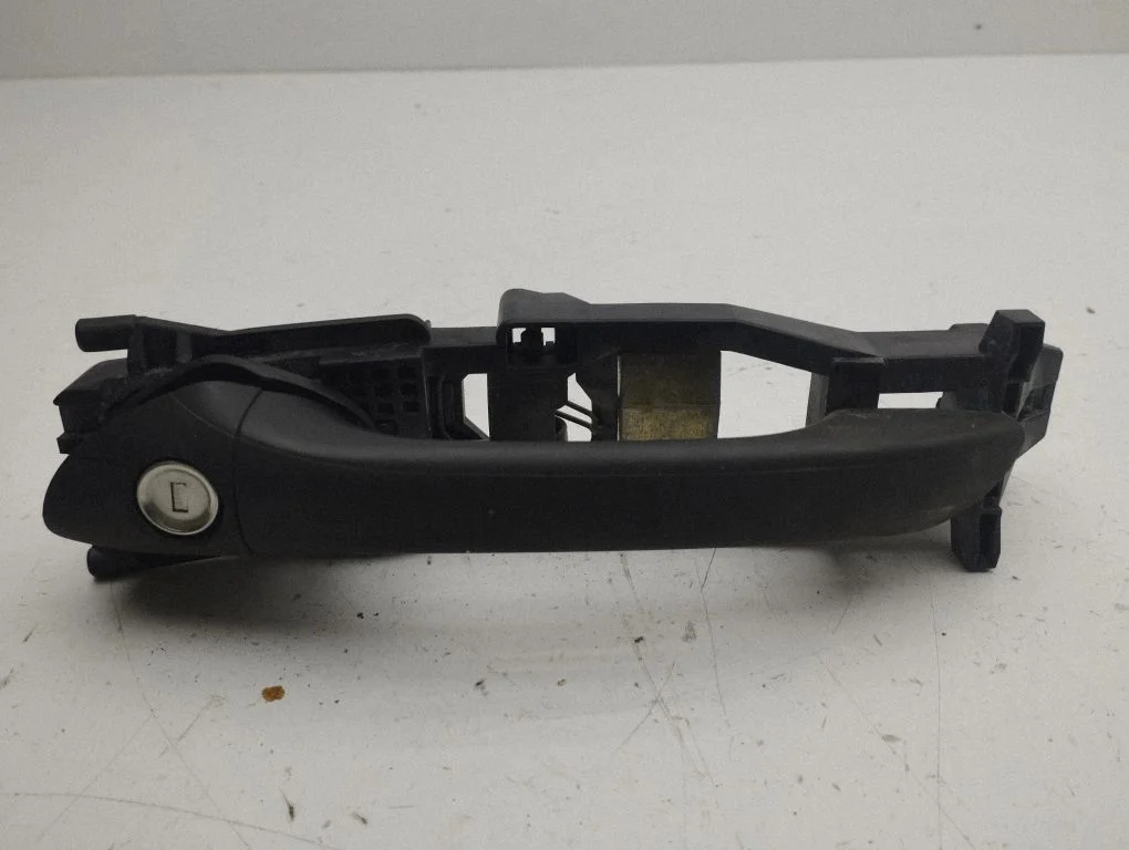Front door exterior handle – right