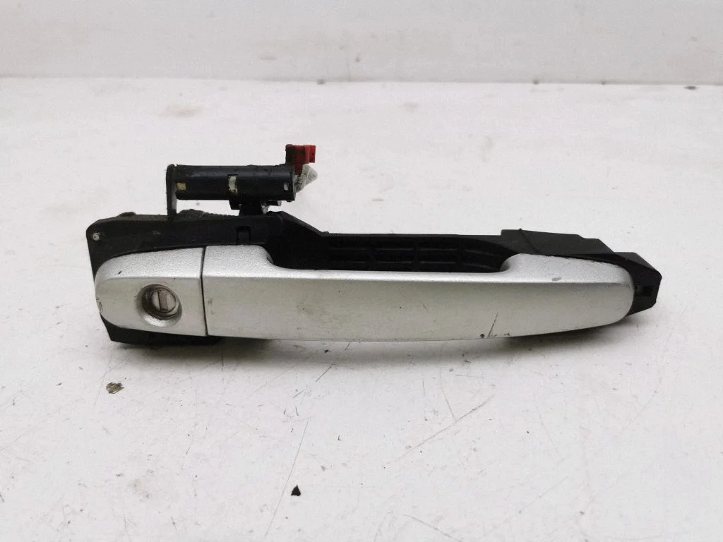 Front door exterior handle – right