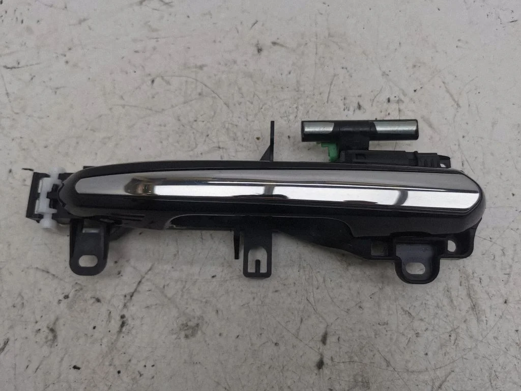 Front door exterior handle – left