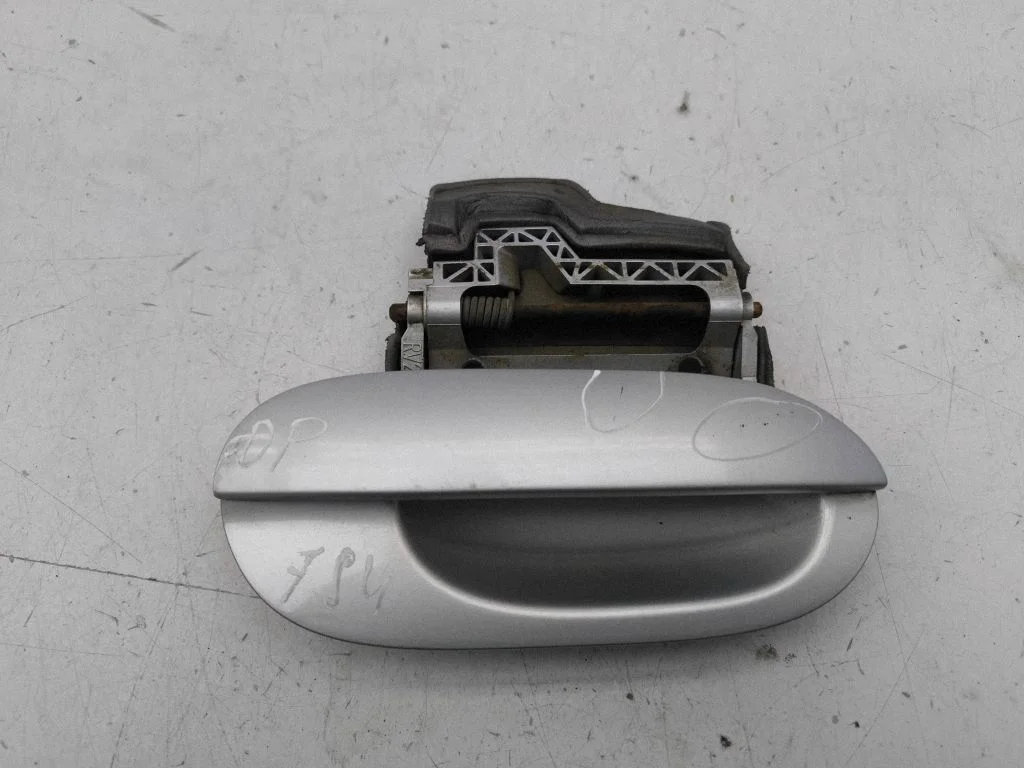 Front door exterior handle – right