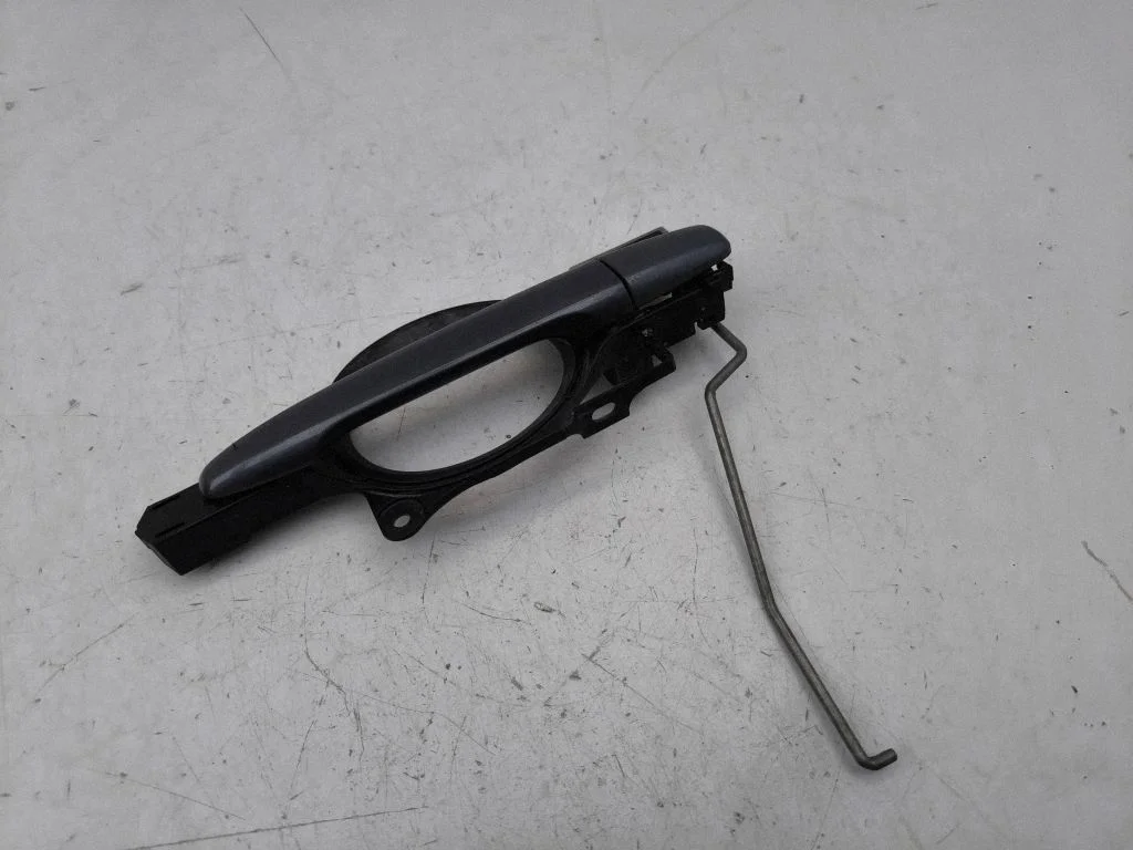 Front door exterior handle – left
