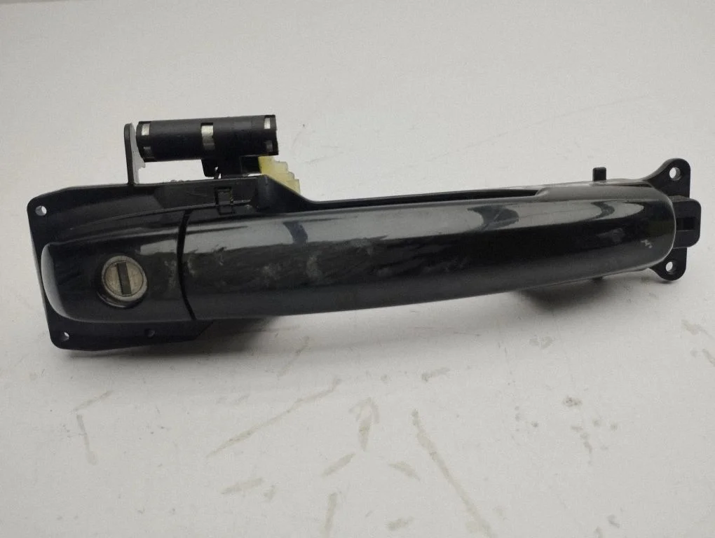 Front door exterior handle – right