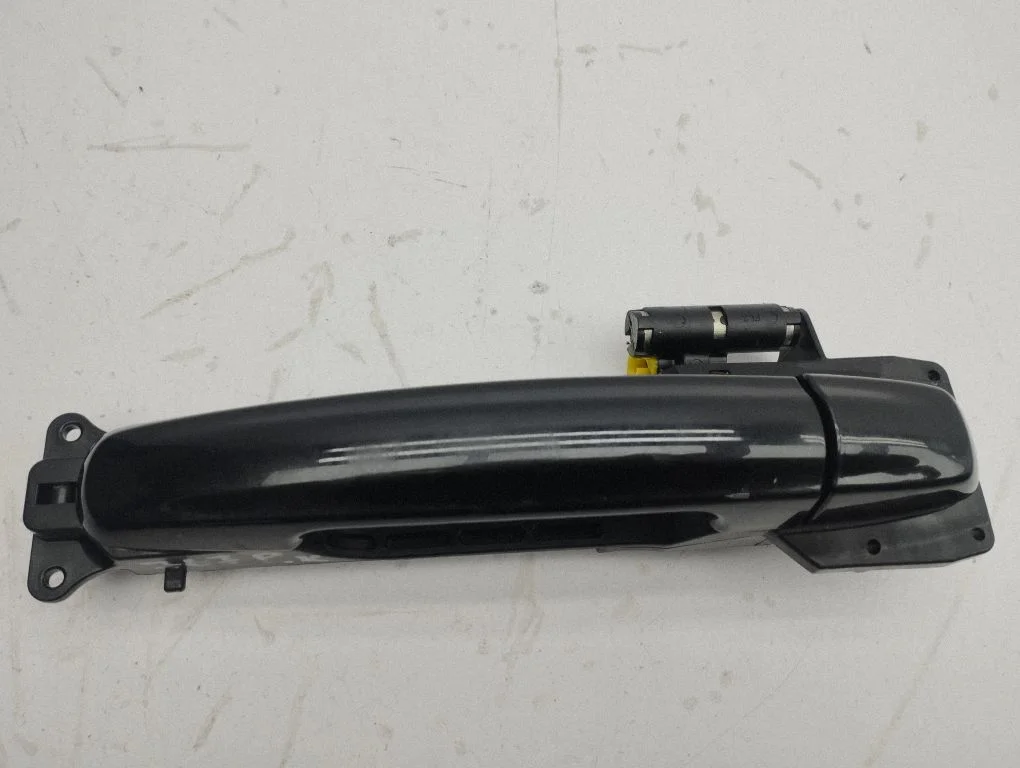 Front door exterior handle – left