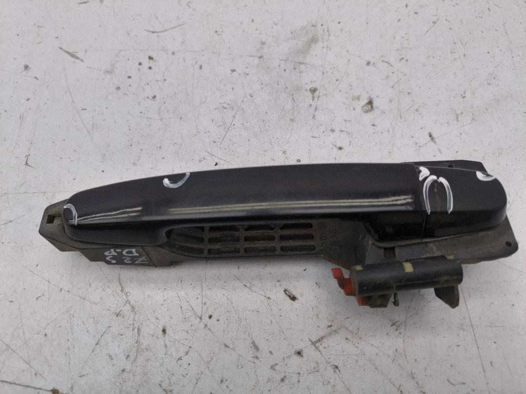 Front door exterior handle – right