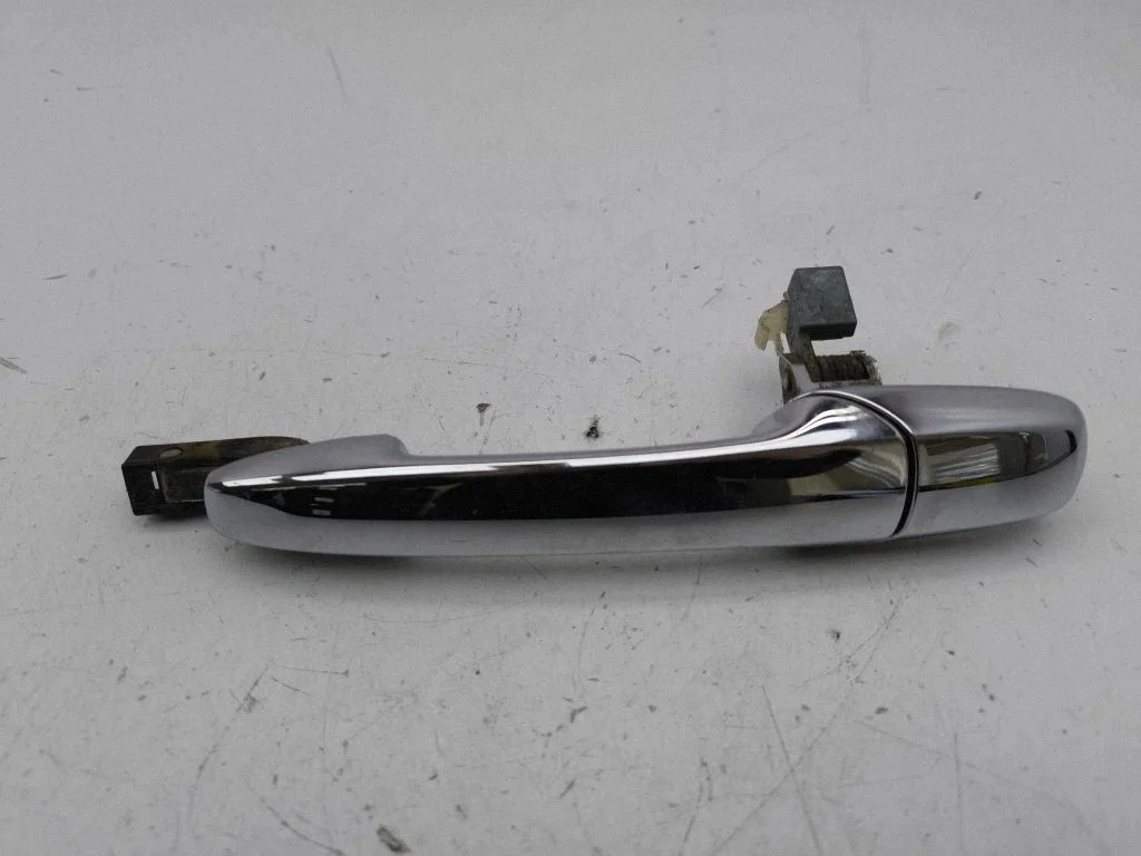 Front door exterior handle – left
