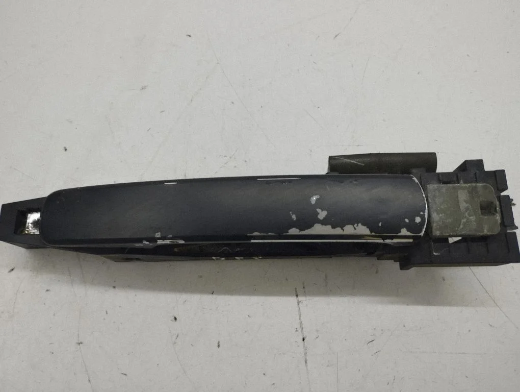 Front door exterior handle – right