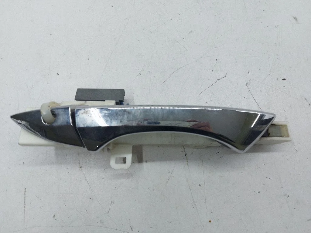 Front door exterior handle – right