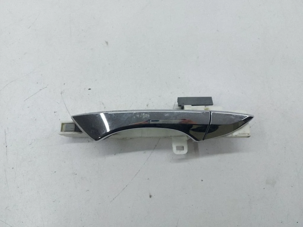 Front door exterior handle – left