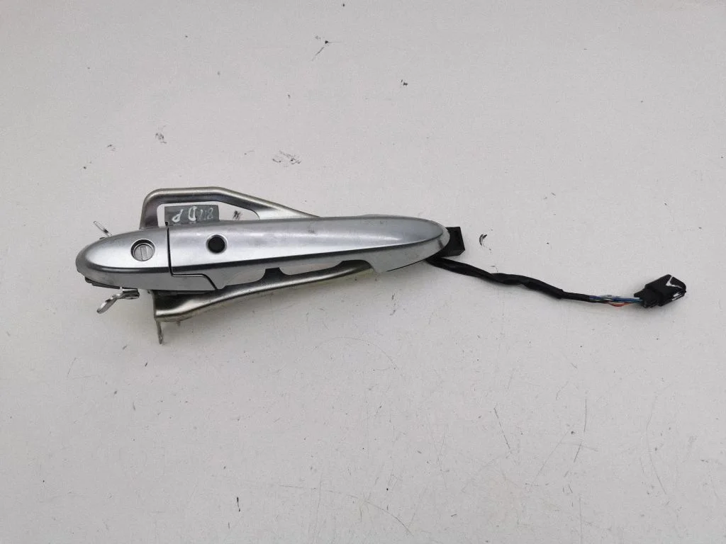 Front door exterior handle – right