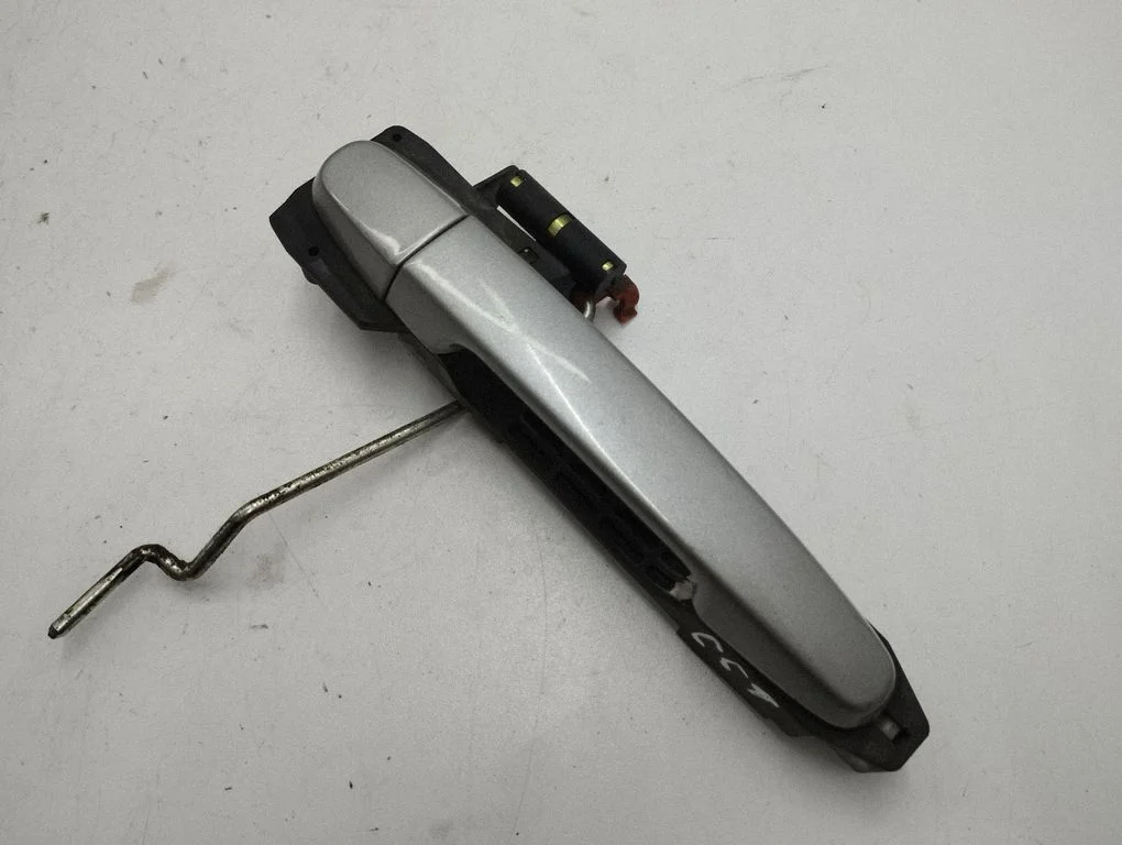 Front door exterior handle – Toyota Avensis T250 (2003-2006)