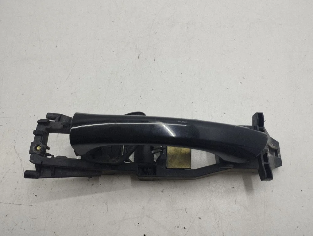 Front door exterior handle – left