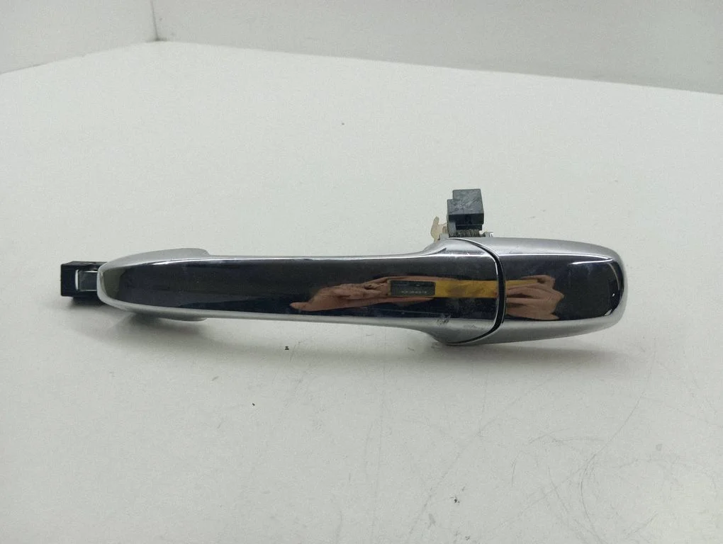 Front door exterior handle – left