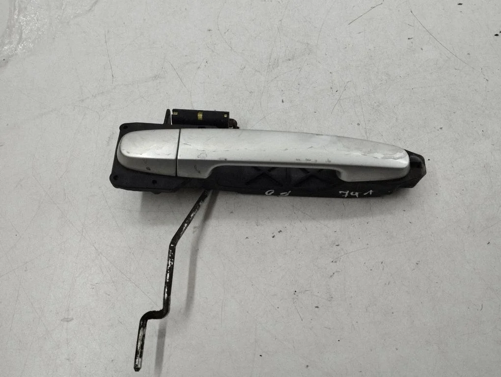 Front door exterior handle – right