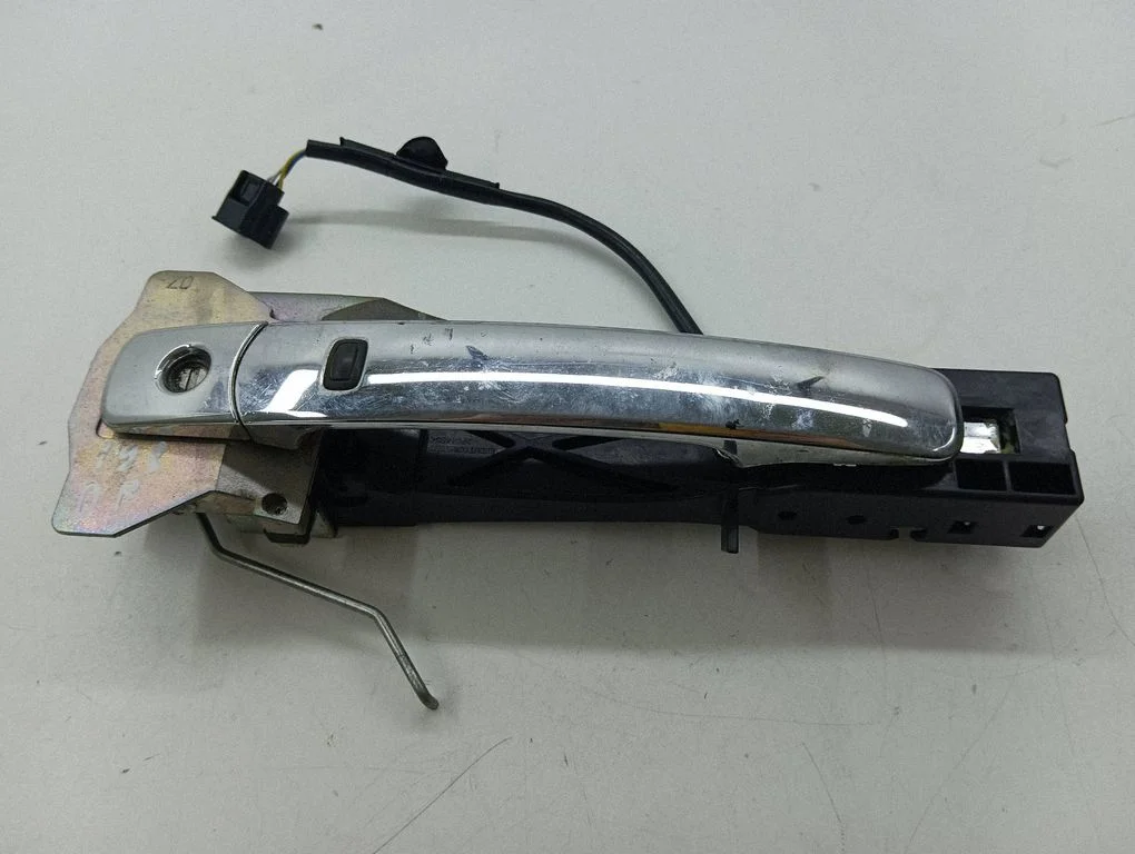 Front door exterior handle – right