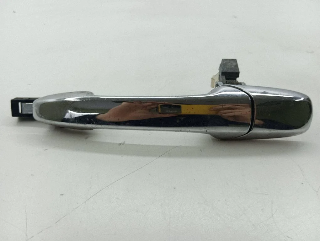 Front door exterior handle – left