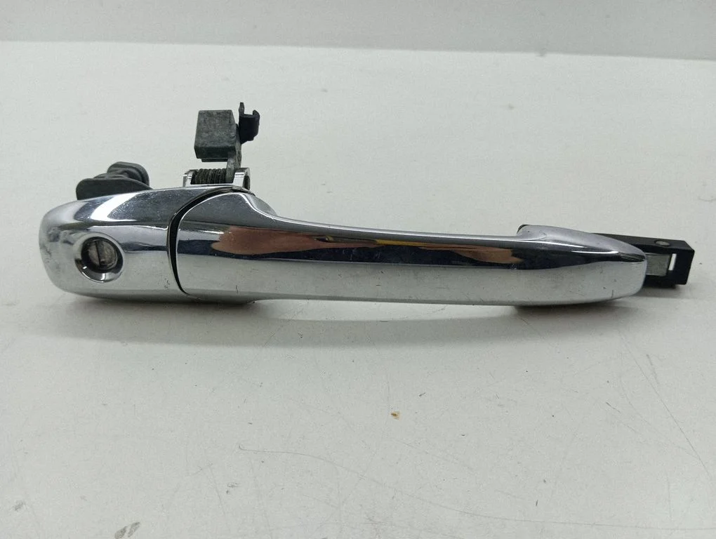 Front door exterior handle – right