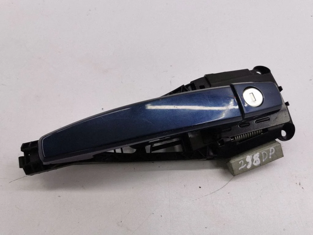 Front door exterior handle – right
