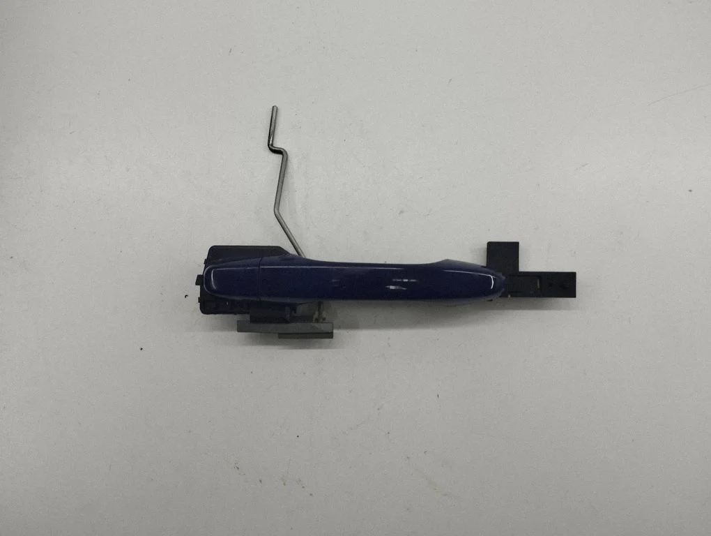 Front door exterior handle – left
