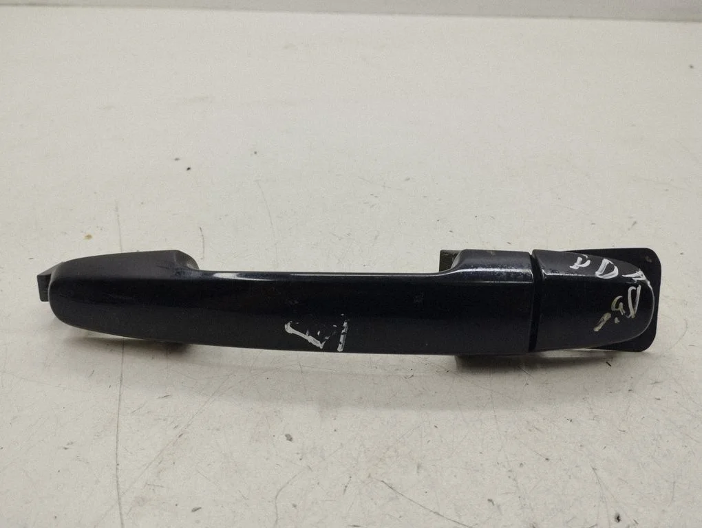 Front door exterior handle – right