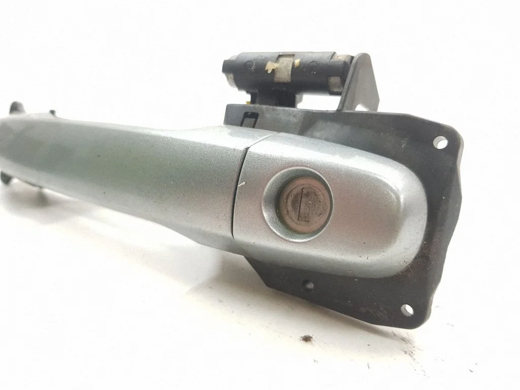 Front door exterior handle – left