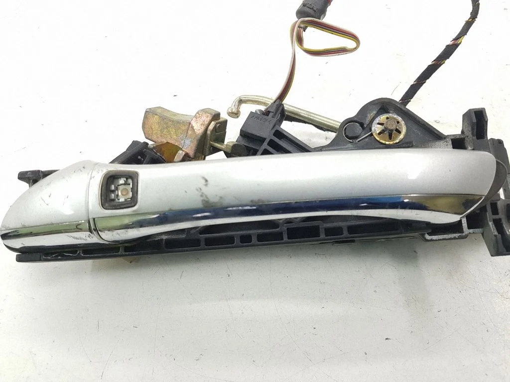 Front door exterior handle – rear left