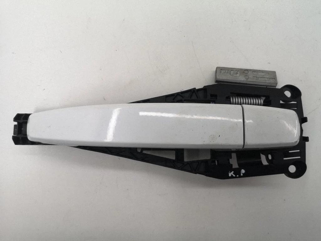 Front door exterior handle – left